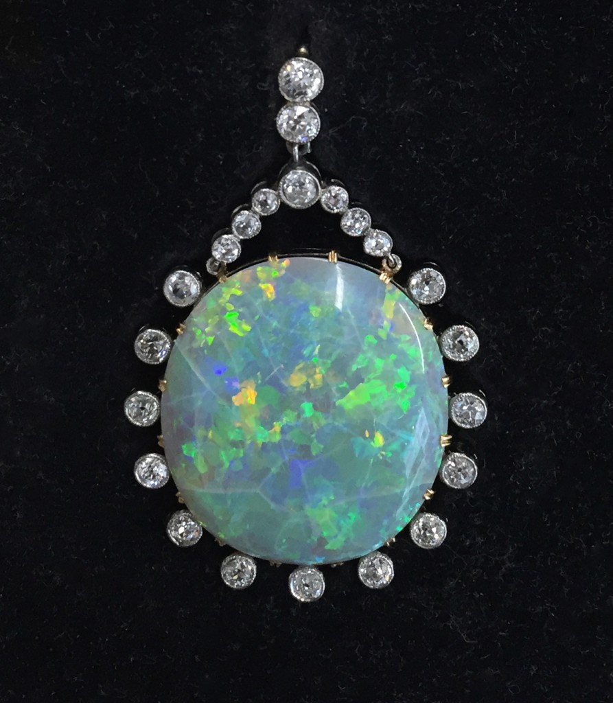 Pendentif opale et diamant (Vendu)