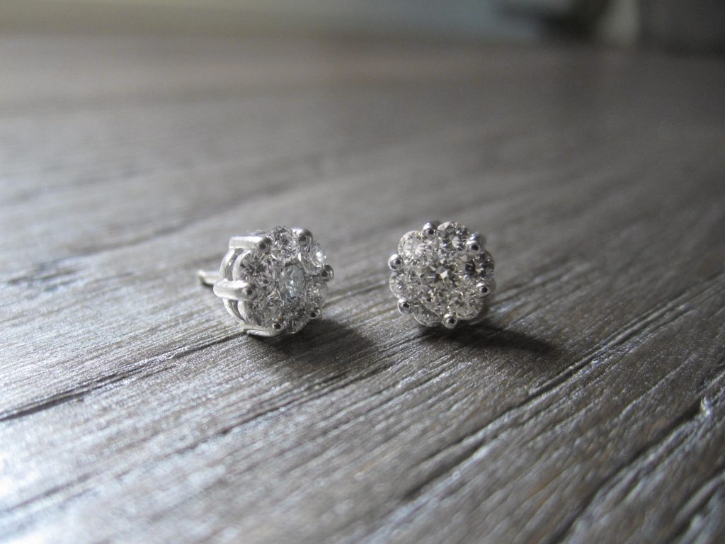 Boucles d&rsquo;oreille diamant (Vendu)