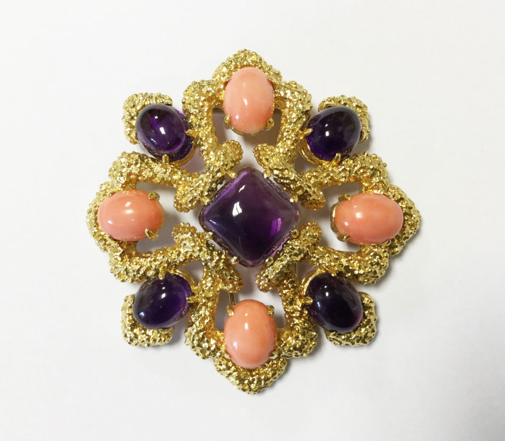 Broche et boucles d&rsquo;oreilles améthyste et corail, Van Cleef & Arpels (Vendu)