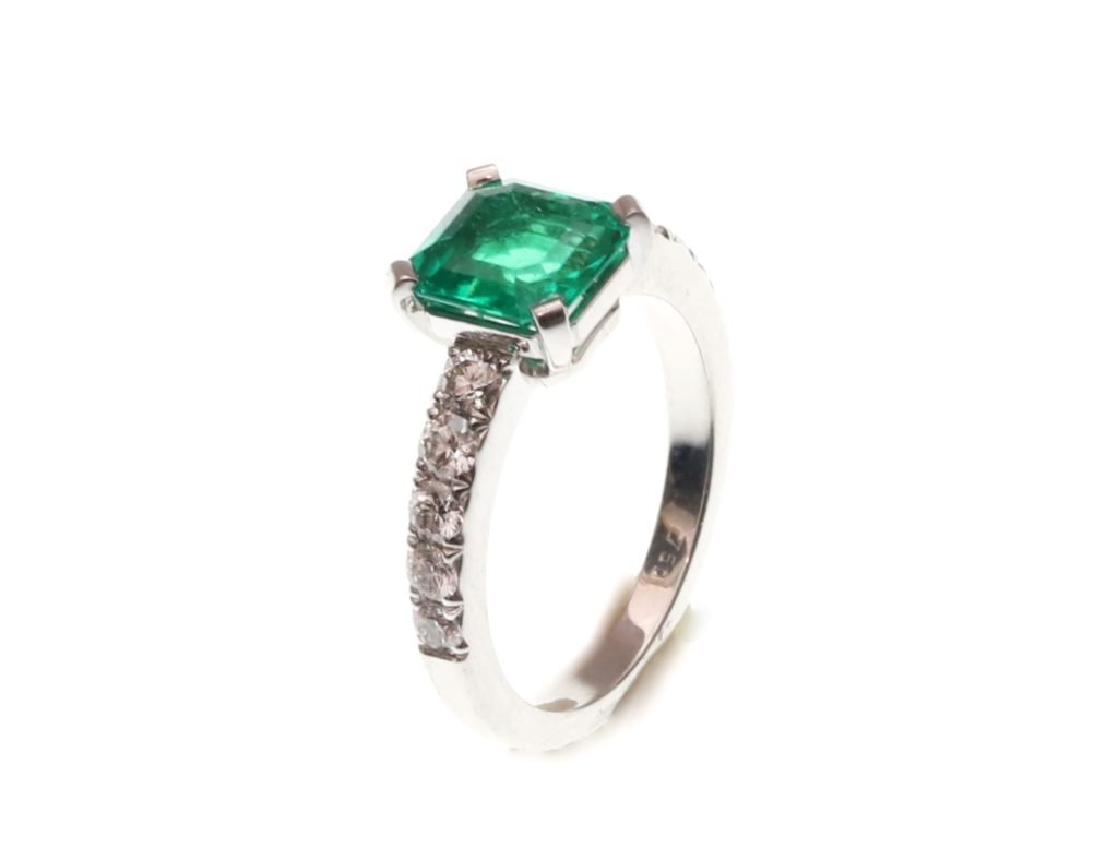 Bague émeraude et diamant (Vendu)