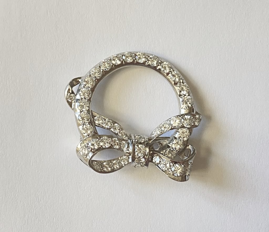 Broche « noeud » diamant (Vendu)