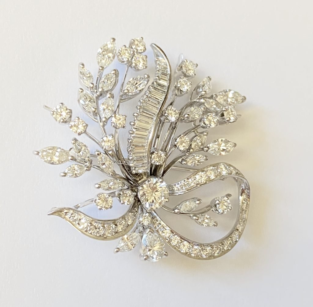 Broche « foliée » platine et diamant (Vendu)