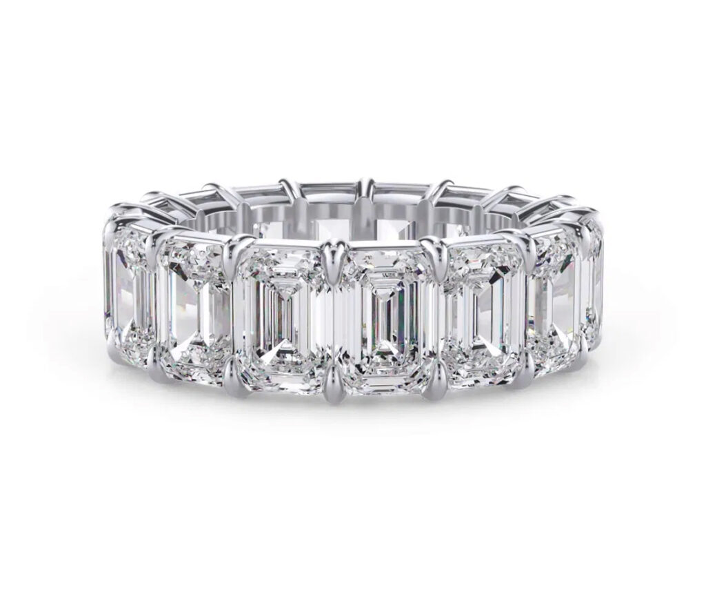 Alliance sur mesure en or gris et diamant