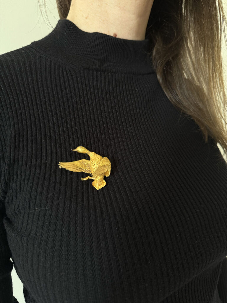 Broche canard en vol, or saphir et diamant, Hermès (Vendu)